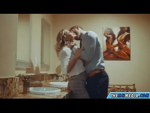 ❤️ Ketika seorang pirang berdada menggoda Anda di toilet umum ❤❌  Sex pada kami id.comicsporn.ru